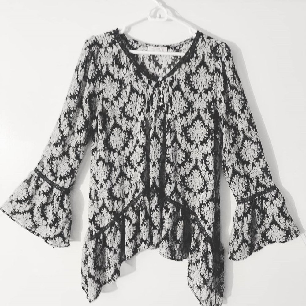Boutique Blu Pepper Navy Fall Boho Lace Ruffle Top